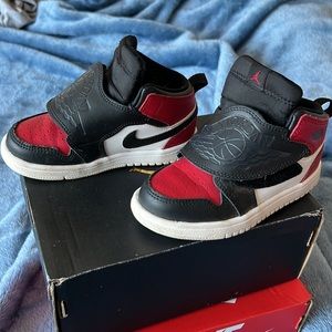 Lil boys 9c Jordan’s good condition, red, white, black